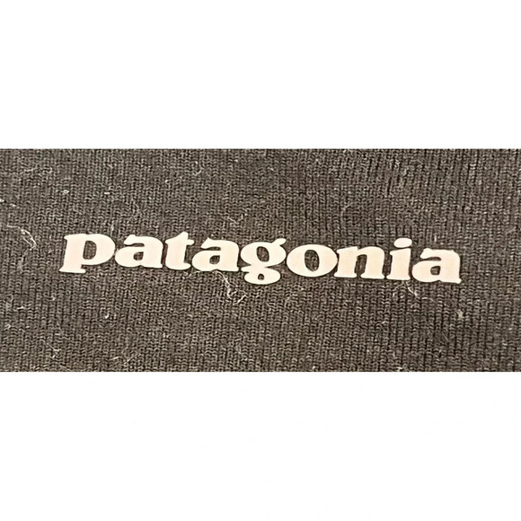 PATAGONIA WOMENS FORMFITTING CENTERED CROPS MAPLE CAMO/SMOLDER BLUE SZ Med - Picture 6 of 6